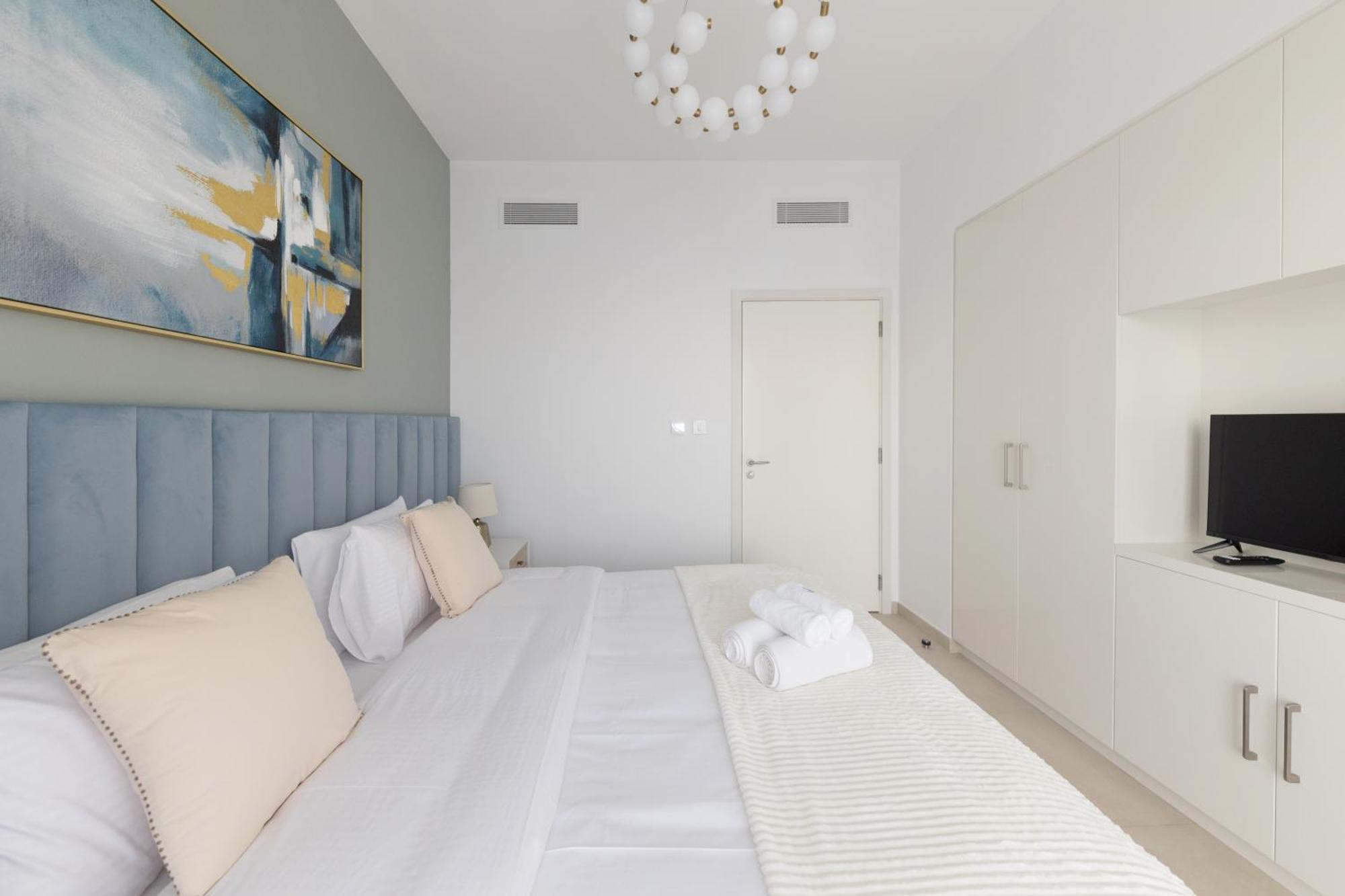 3br And Maids Burj Khalifa And Fountain View For 8 Guests Apartment