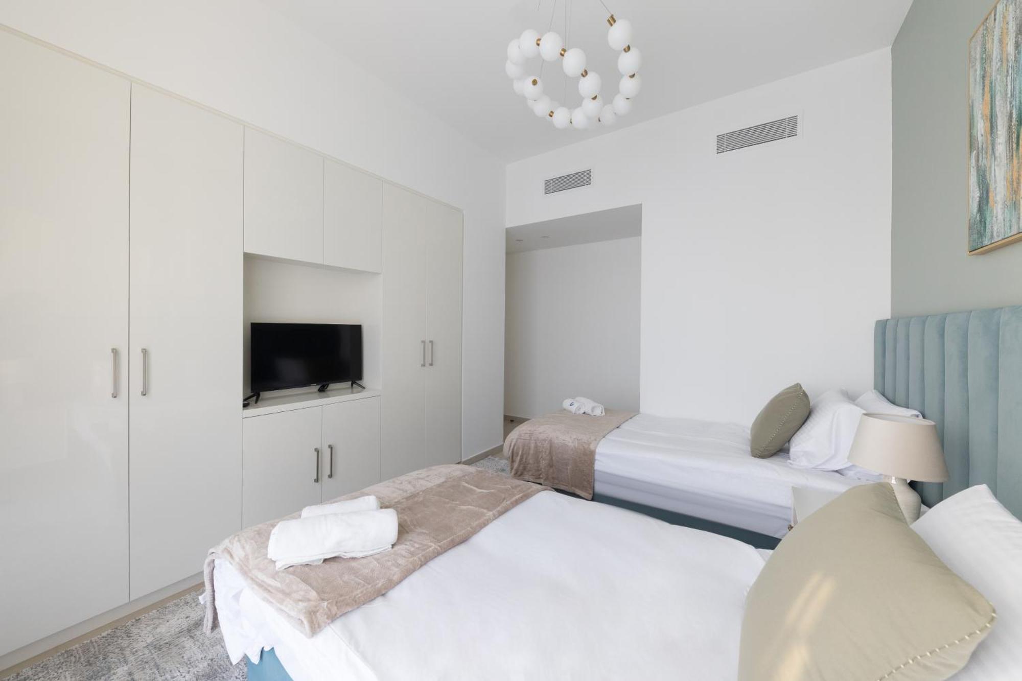 3br And Maids Burj Khalifa And Fountain View For 8 Guests Apartment *